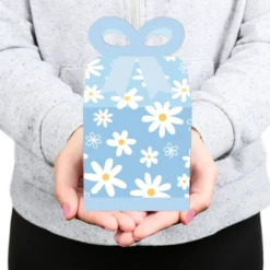 Big Dot Of Happiness Blue Daisy Flowers - Square Favor Gift Boxes - Floral Party Bow Boxes - Set Of 12 11 Big Dot Of Happiness Blue Daisy Flowers - Square Favor Gift Boxes - Floral Party Bow Boxes - Set Of 12 -Aurora Party Sales GUEST ea47bccd 0864 4724 90d7 cfd6103951c9